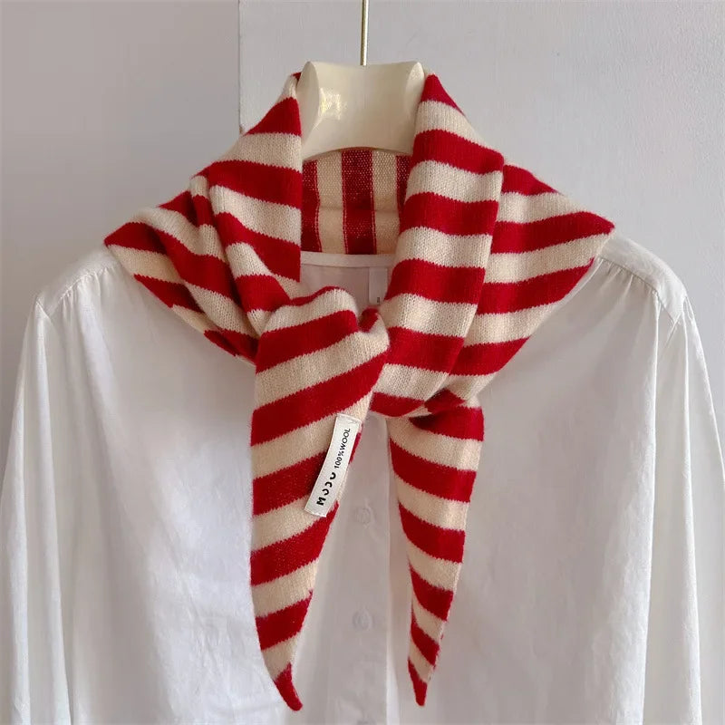 Écharpe Triangle Femme en Laine – 110×38 cm