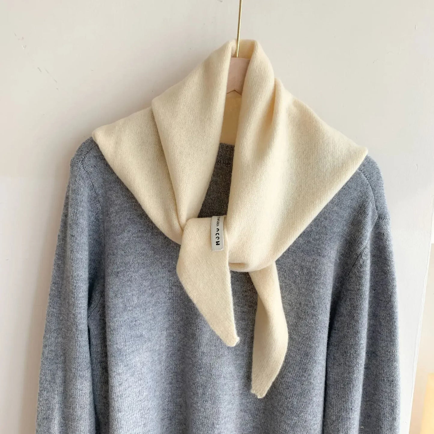 Écharpe Femme Laine Triangle – Chaude & Tendance