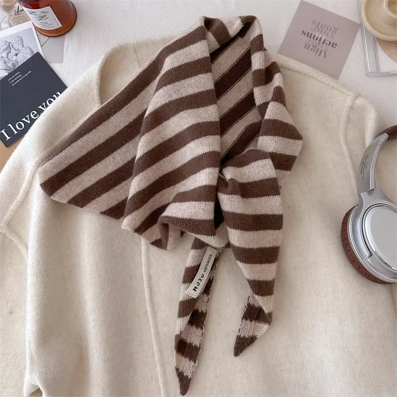 Écharpe femme triangle en laine rayée<br>Douce et confortable