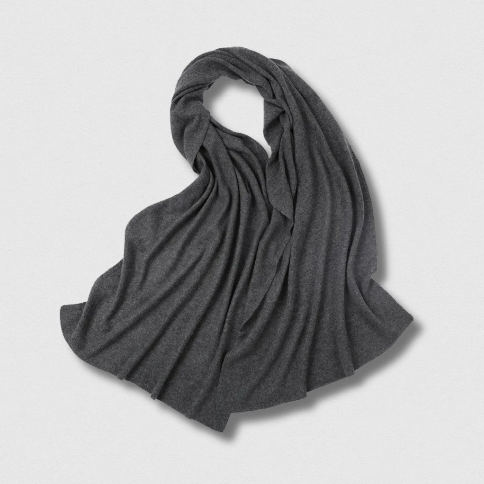 Écharpe 100 % laine gris anthracite 180×32 cm, chaleur naturelle et élégance discrète.