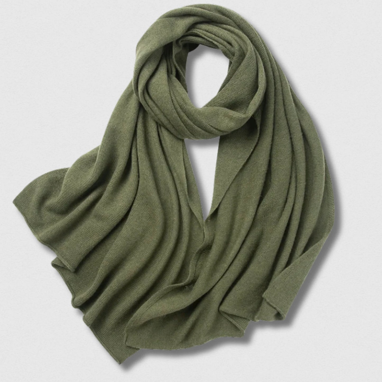 Écharpe 100 % laine vert kaki 180×32 cm, chaude et douce, style urbain Maison Amavia.