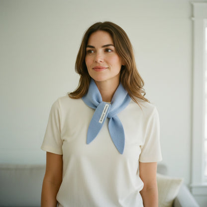 Écharpe femme en laine portée, style élégant et confortable