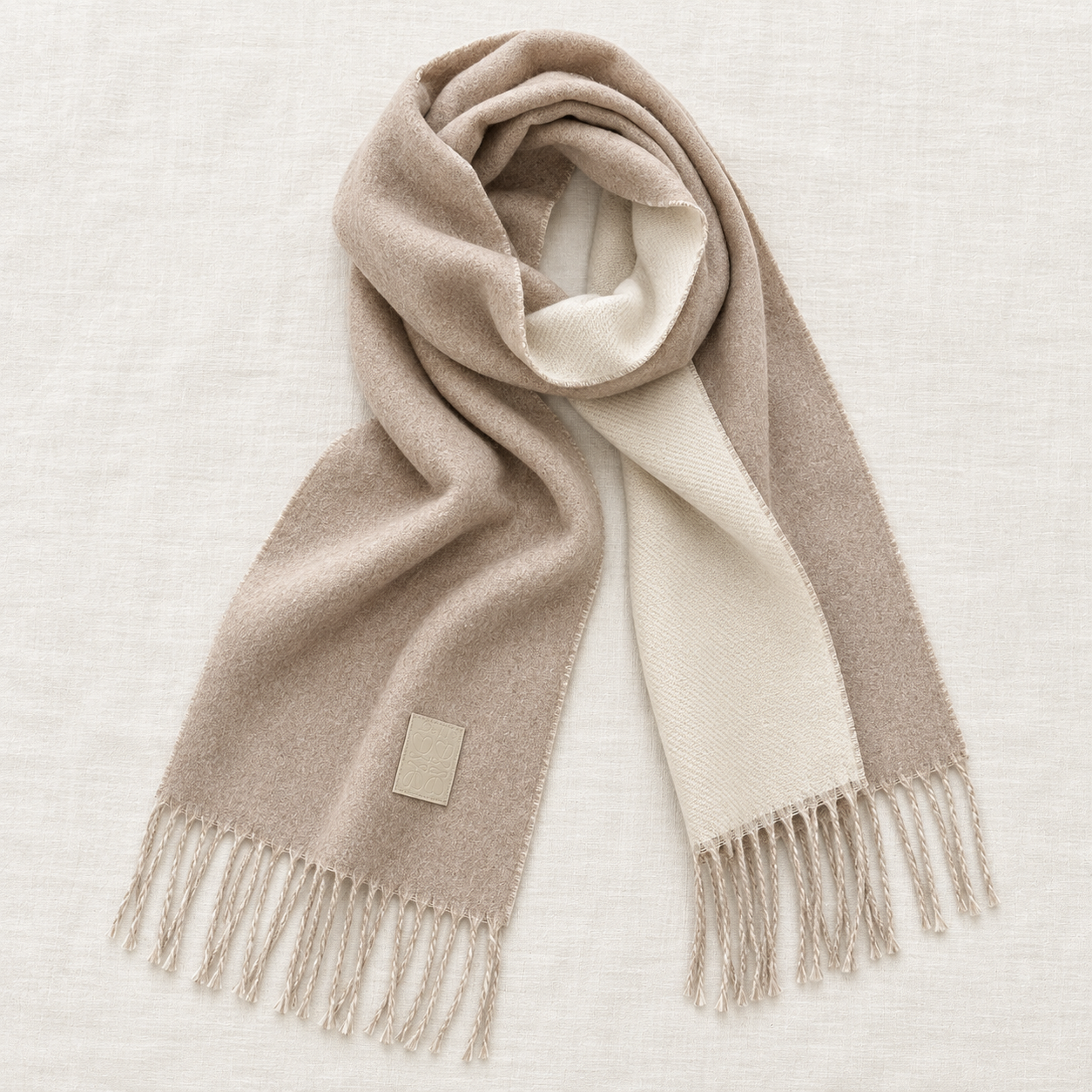 Écharpe femme réversible beige et écrue avec franges