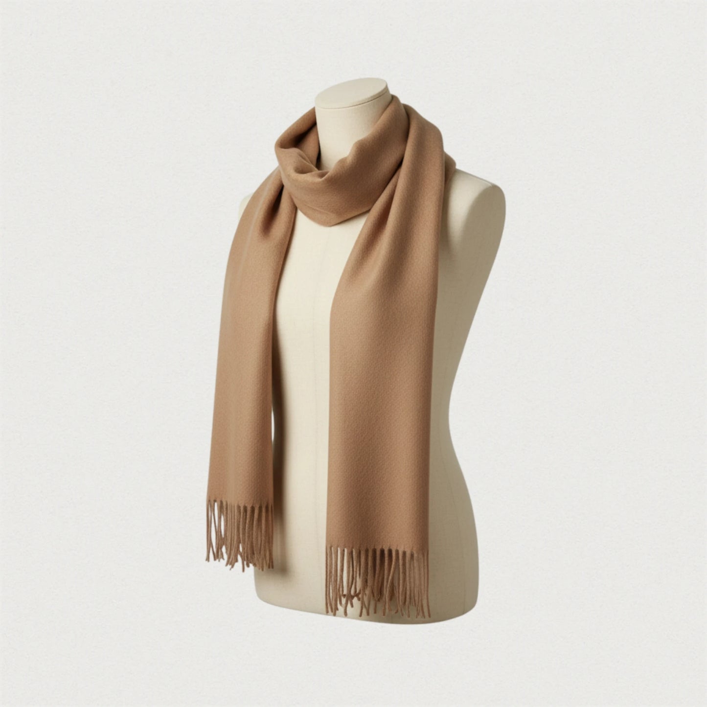 Écharpe homme en laine kaki – modèle Maison Amavia, écharpe hiver longue avec franges.