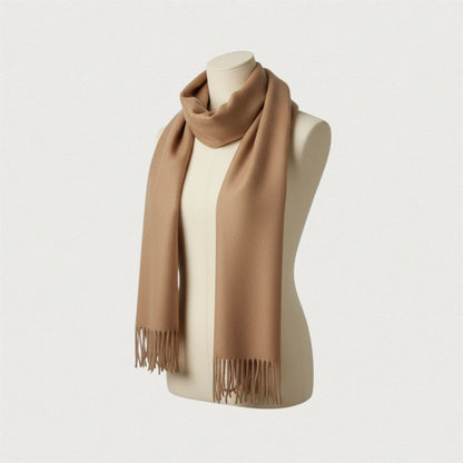 Écharpe homme en laine kaki – modèle Maison Amavia, écharpe hiver longue avec franges.