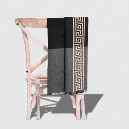 Écharpe homme noire et grise avec motif grec beige – Maison Amavia