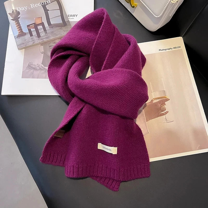 Écharpe en laine violet prune raffinée et moderne – Maison Amavia