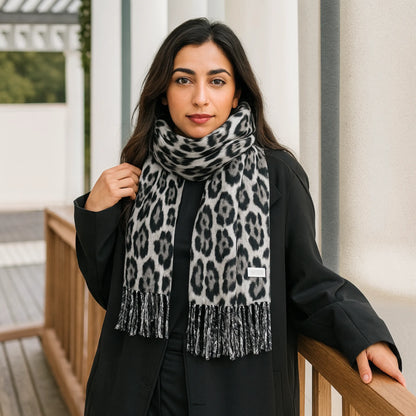 Écharpe léopard grise femme – châle long chaud – Maison Amavia
