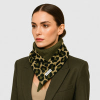 Écharpe femme léopard triangulaire<br>Signature Maison Amavia