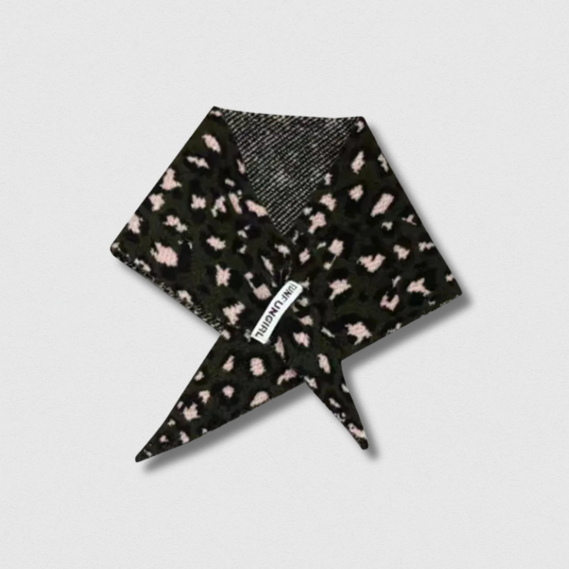 Écharpe léopard triangulaire vert foncé femme – Maison Amavia