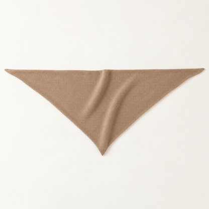 Écharpe triangle femme en laine kaki dépliée