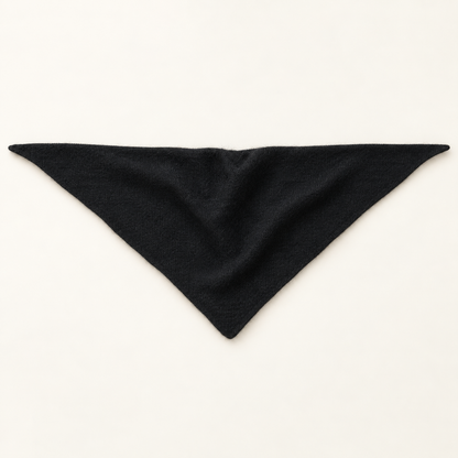 Écharpe triangle femme en laine noire dépliée
