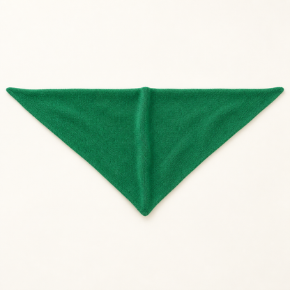 Écharpe triangle femme en laine verte dépliée