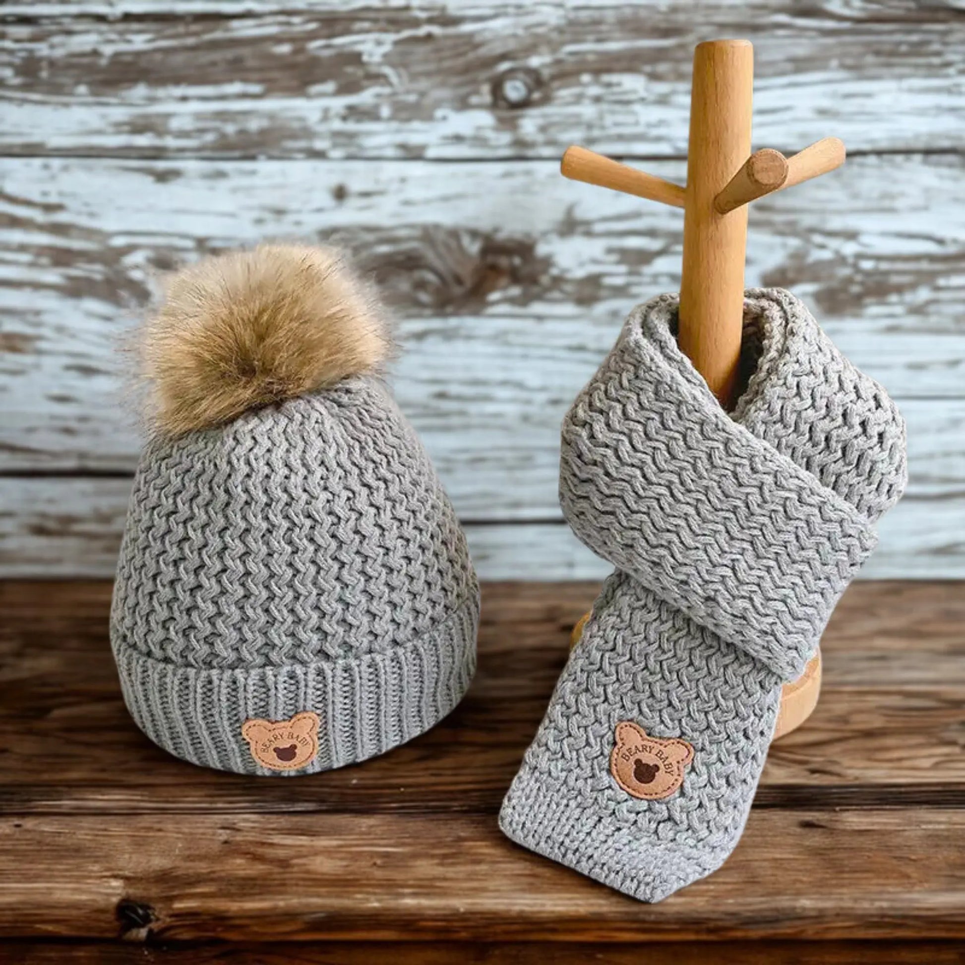 Ensemble chapeau et écharpe bébé gris – chaud et mignon – Maison Amavia