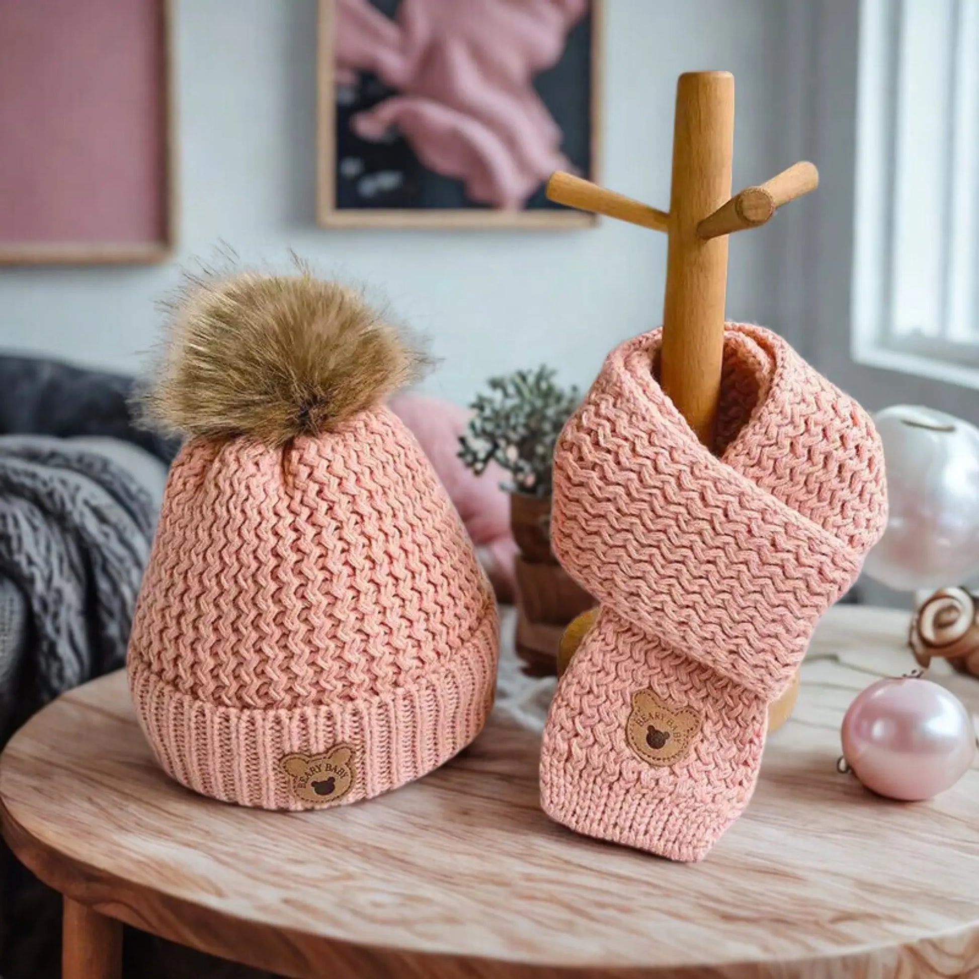 Ensemble chapeau et écharpe bébé rose – chaud et mignon – Maison Amavia