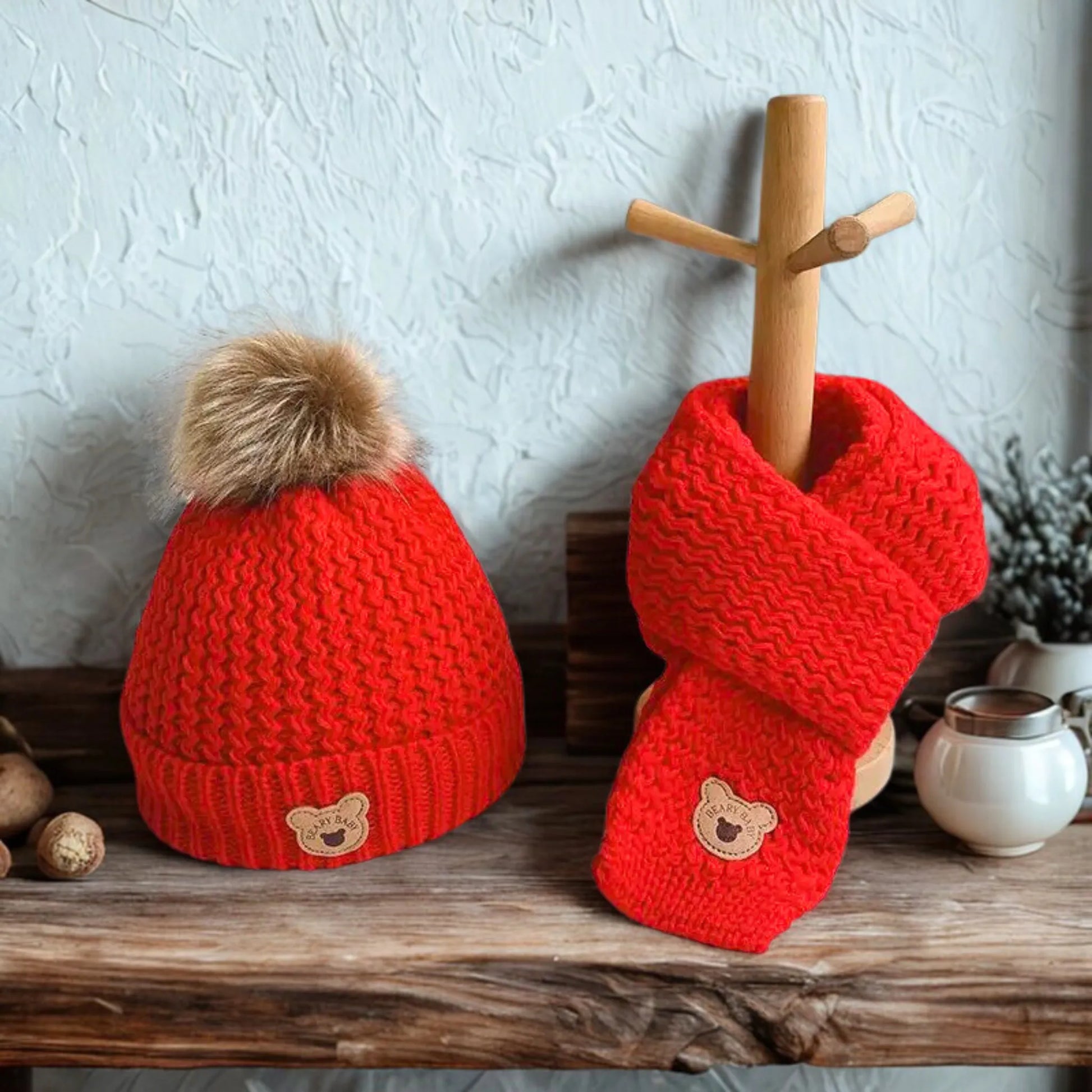 Ensemble chapeau et écharpe bébé rouge – chaud et mignon – Maison Amavia
