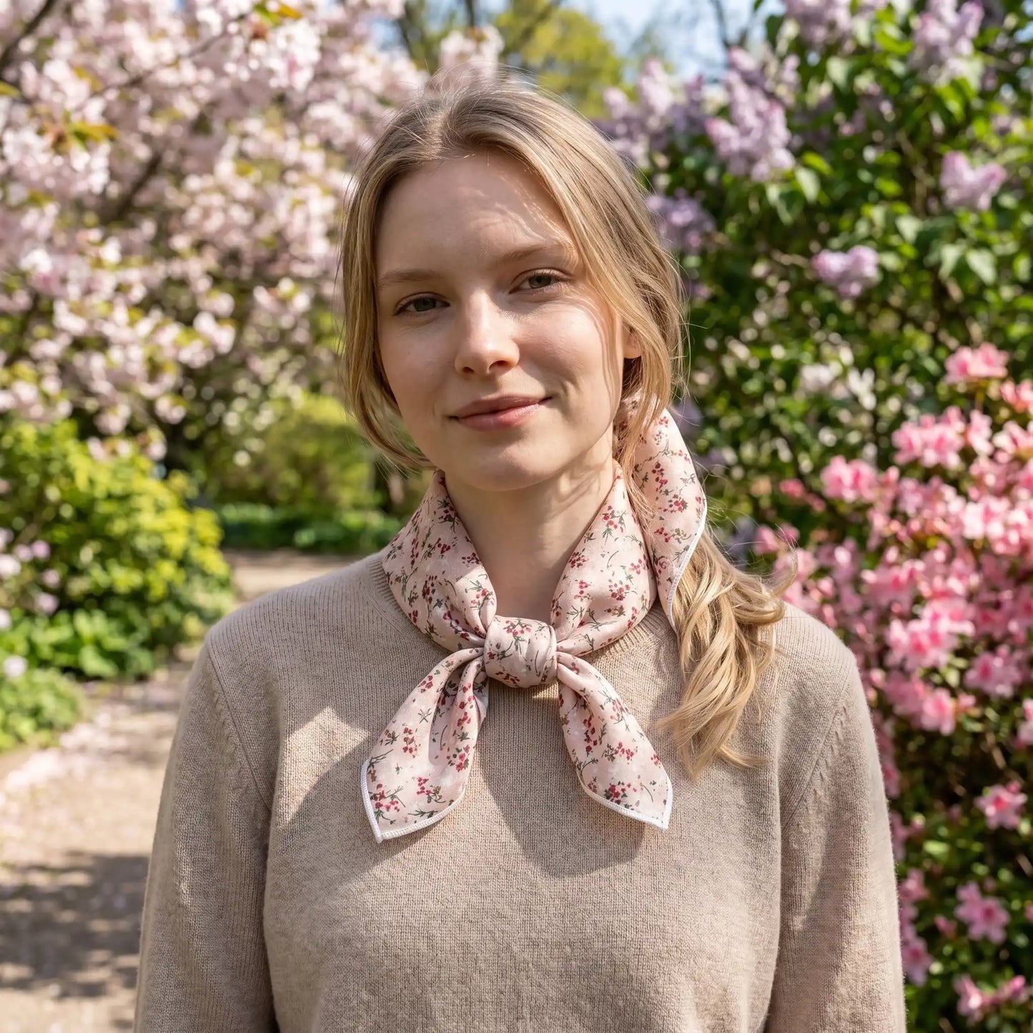 Foulard carré floral élégance bohème