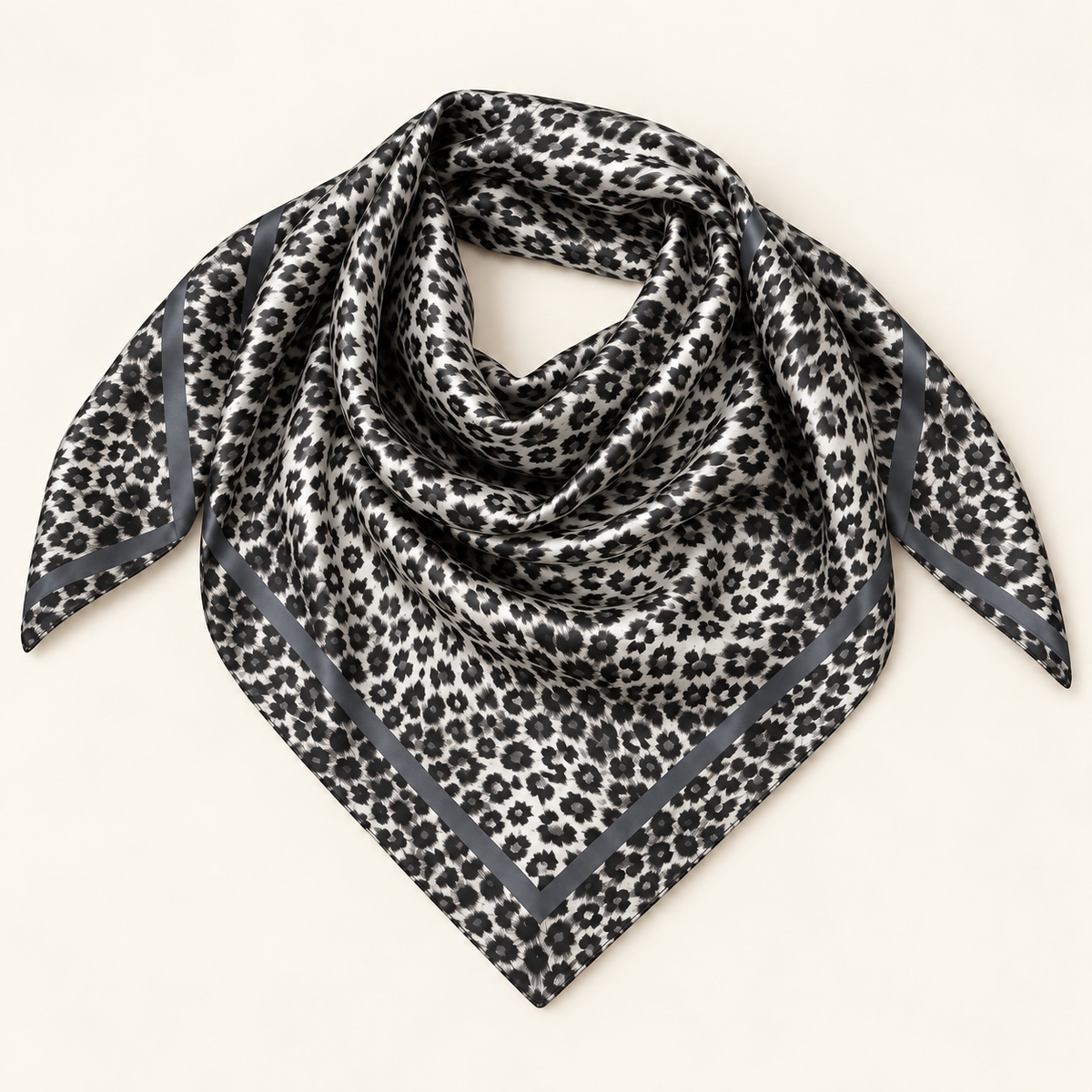 Foulard carré léopard femme anthracite effet satiné`