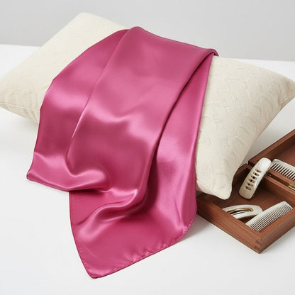 Maison Amavia foulard en soie rose uni 90x90 cm en satin luxueux, accessoire polyvalent pour hijab ou châle.